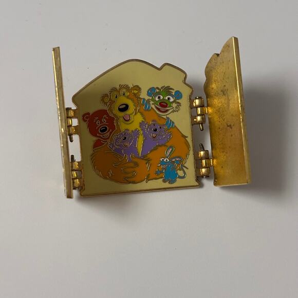 Vintage Disney Bear in the Big Blue House 2005 Hinged Window Pin - Picture 2 of 3